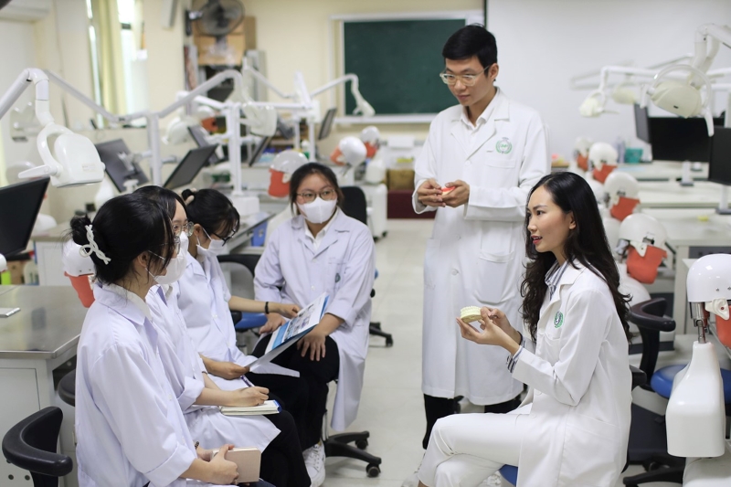 [Đại biểu Nhân dân] Làm thế nào để trở thành bác sĩ giỏi?