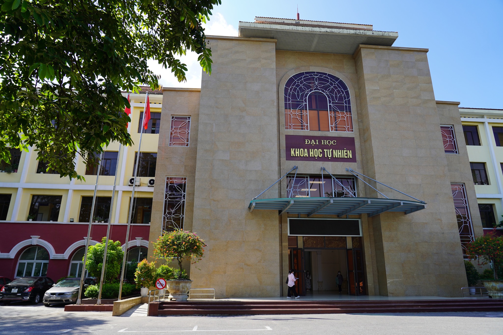 Tuyển sinh 2025: Trường Đại học Khoa học Tự nhiên thêm 10 tổ hợp có môn Sử, Địa