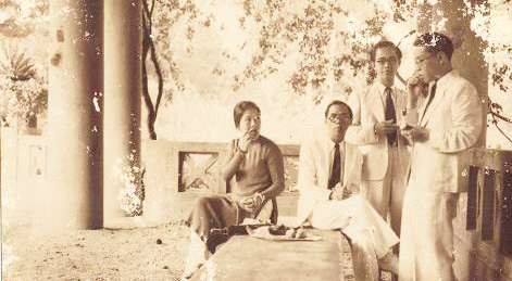 GS. Ngụy Như Kontum với chị gái và hai em trai tại Huế, năm 1932
